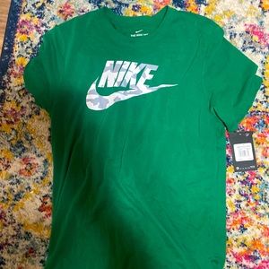 green camo nike shirt never worn WITH TAGS